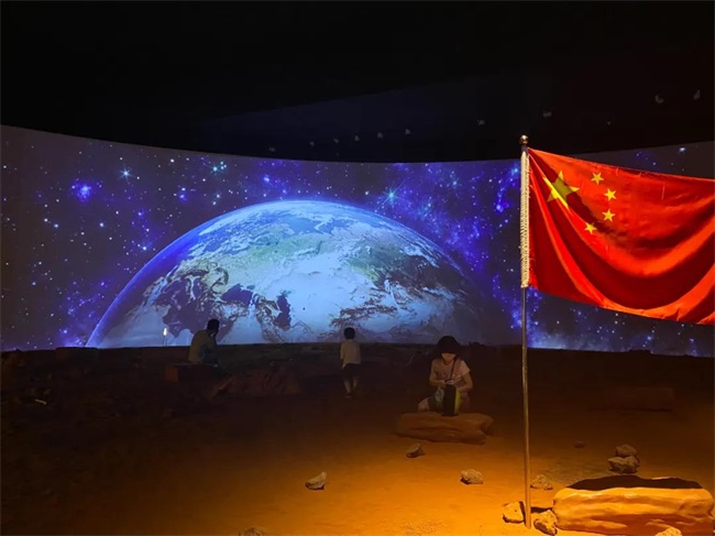 1000㎡超大空間、44*8米巨型弧幕 SEEMILE助力中國航天官方藝術(shù)特展